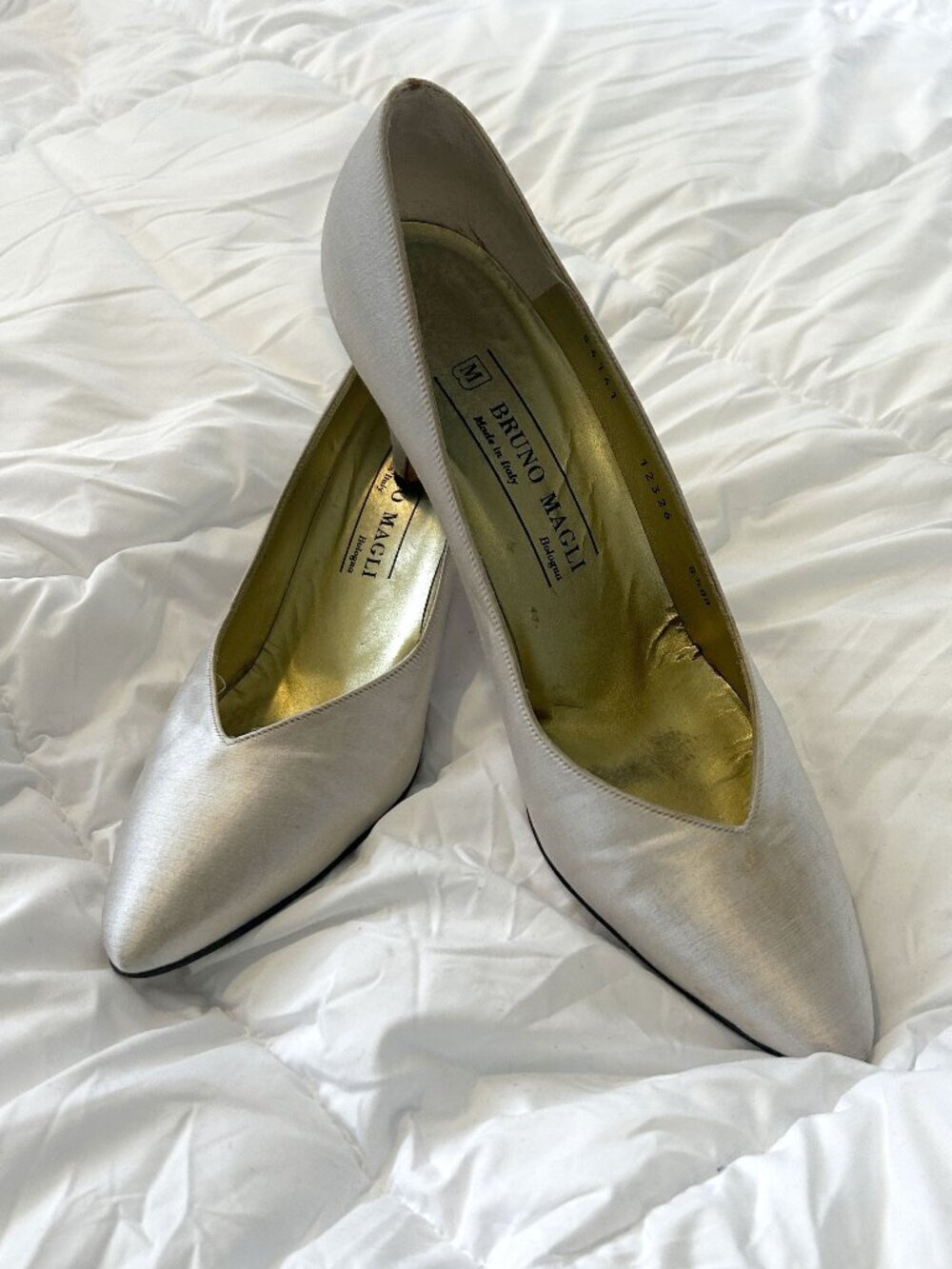 BRUNO MAGLI Authentic Vintage Ivory Satin Women's Pumps Size 8.5 AA EXTRA SLIM